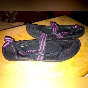 Speedo water shoes